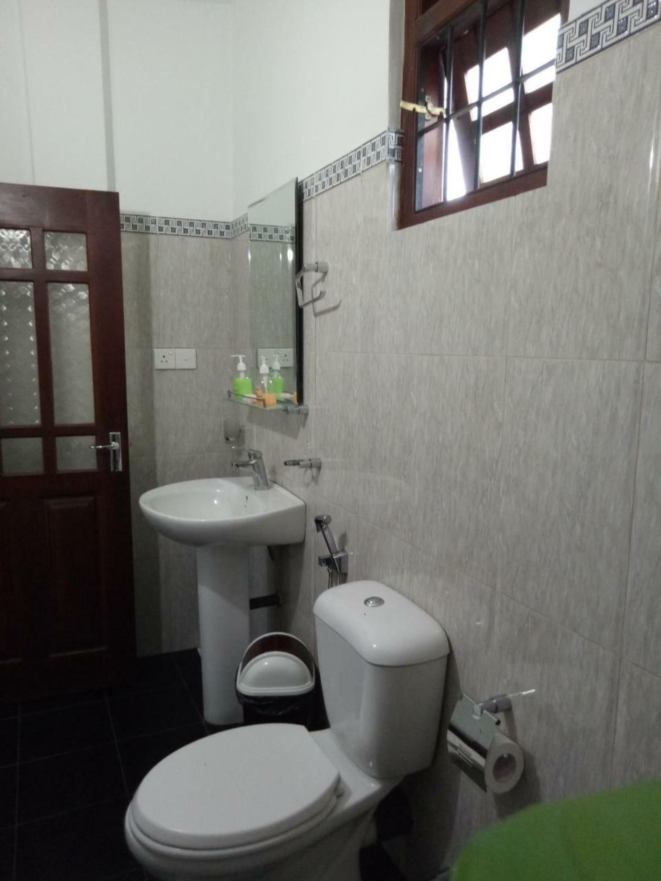 Otha Shy Airport Transit Hotel Katunayaka Exterior foto